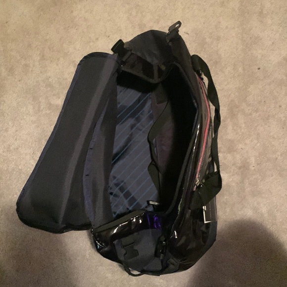Tommy Hilfiger duffle bag - Picture 3 of 6